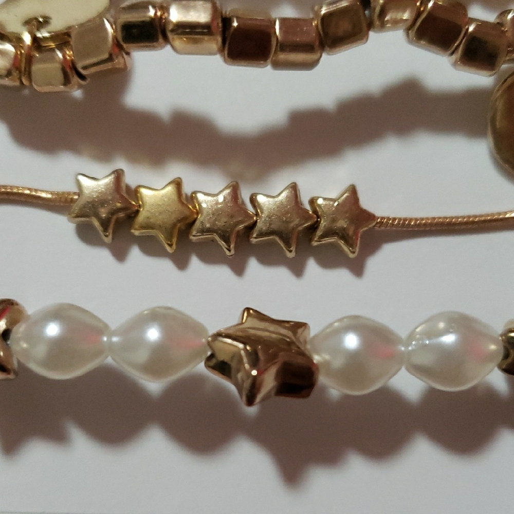 Wallflower Gold and White Vintage-Inspired Stretch Bracelet Collection - Picture 3 of 3